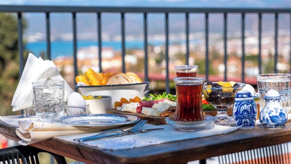 Free daily cooked-to-order breakfast
