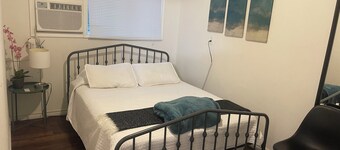 Cozy guest house 5min away from A&M. Fully equiped.