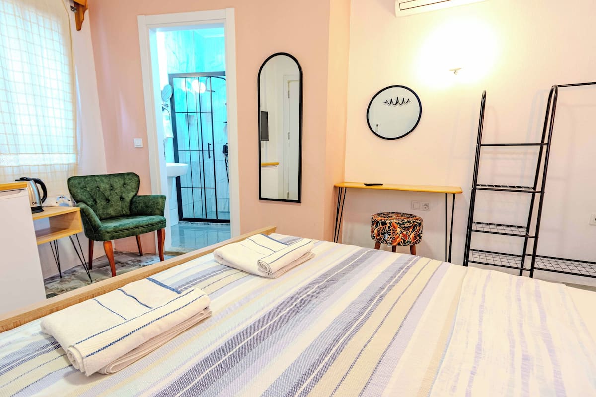 Standard Double Room, Non Smoking, Garden View | Desk, iron/ironing board, free WiFi