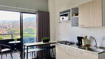 Estudio Deluxe | Cocina privada | Congelador