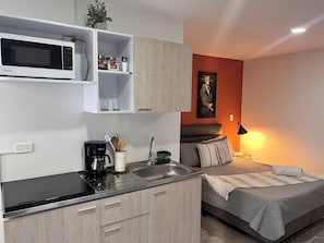 Classic Studio | Hypo-allergenic bedding, down comforters, iron/ironing board, free WiFi - APARTAMENTOS VIRGINIA 34 (Medellín)