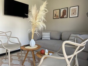 Departamento Confort, vista a la ciudad | Área de sala de estar