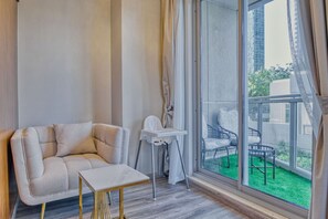 Una televisión, videojuegos