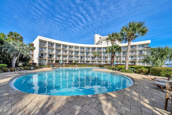 Pool - Charming waterfront studio in wonderful Fort Walton Beach, FL w/awesome pool (Fort Walton Beach)