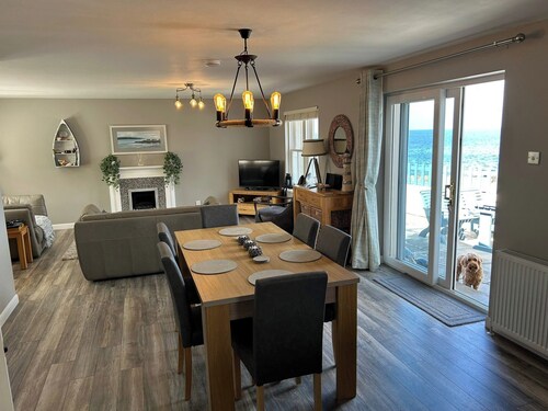 Findochty Beach House - Private Garden-beachfront