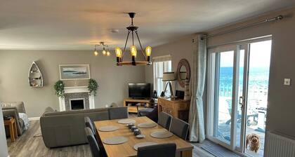 Findochty Beach House - Private Garden-beachfront