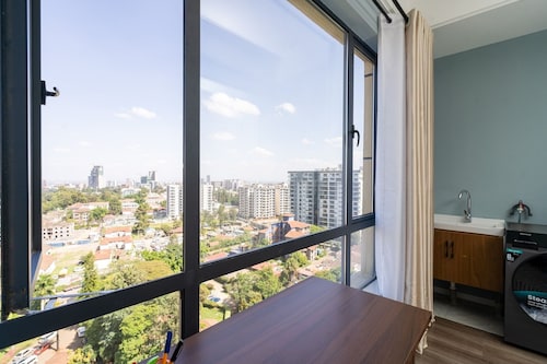 Modern Apartment with Pool,Gym in Nairobi{kilimani} few mins to CBD/Yaya centre