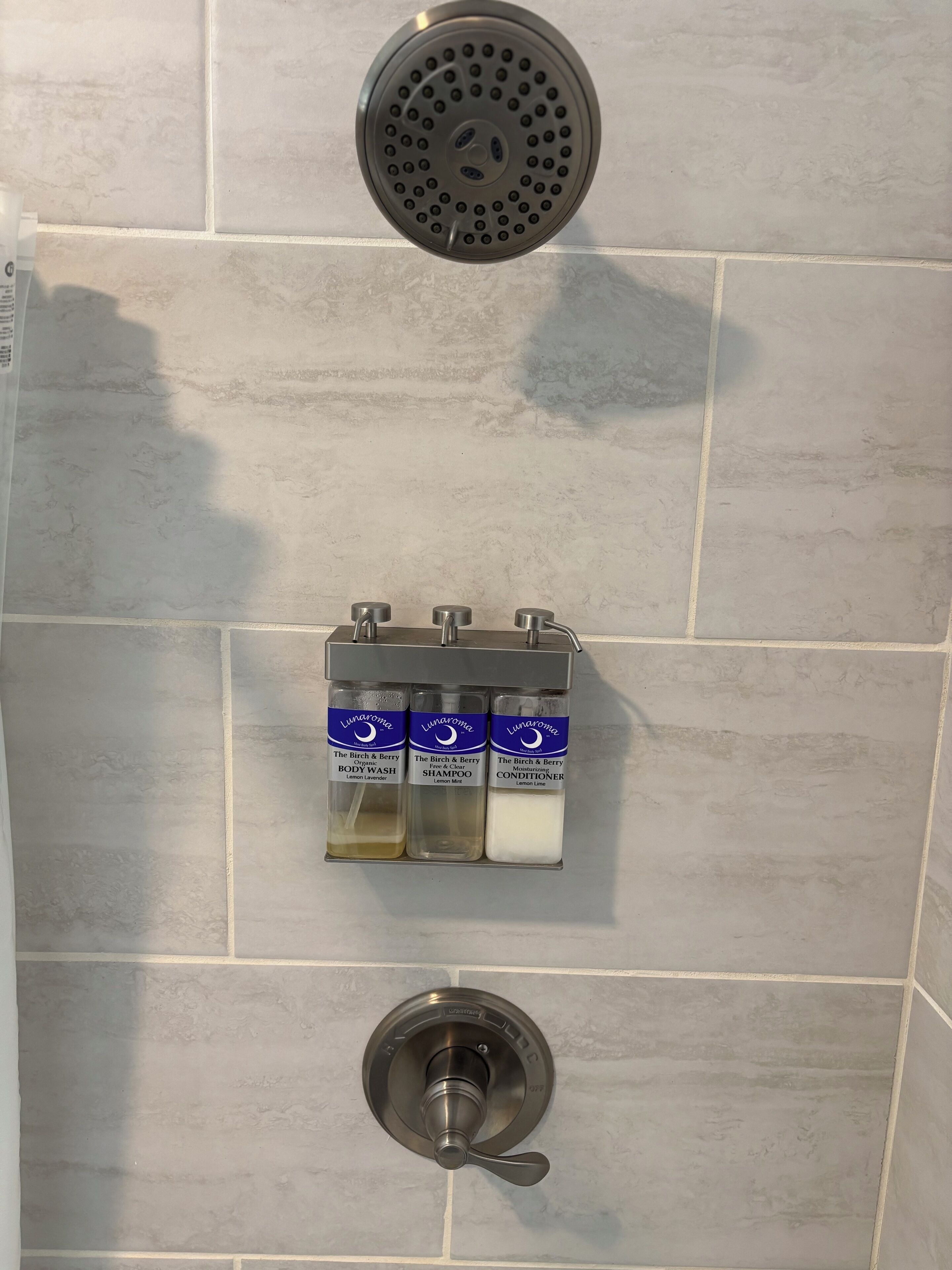 Een douche, een haardroger, handdoeken