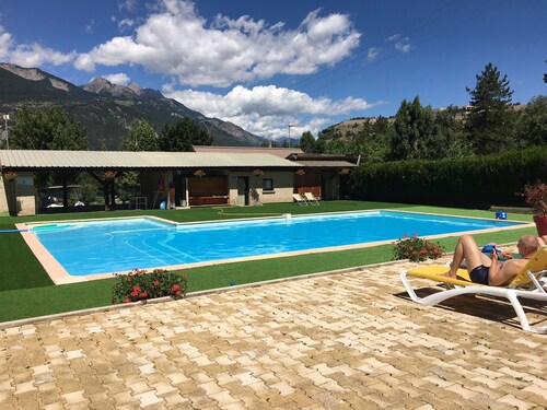 Châlet a la montagne avec accès piscines,jeux d'enfants, restaurant pizzeria