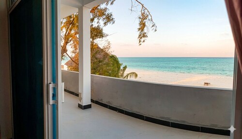 Zanzibar Beachfront 2BR: Ocean View Balcony, AC & FREE Airport Transfer