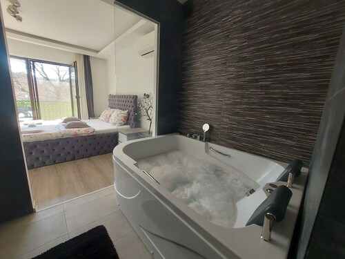 Cozy 1-bedroom apartment in lovely Beograd with AC, WiFi