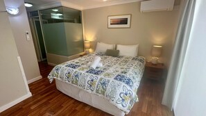 2 bedrooms, travel crib, free WiFi, bed sheets