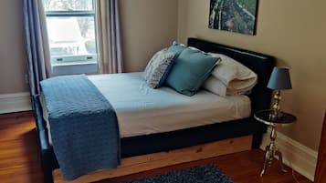 3 bedrooms, iron/ironing board, travel crib, WiFi