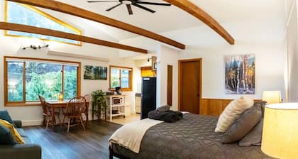 Buena Vista Garden Studio Apartment: STR-043