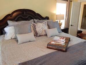 6 bedrooms, iron/ironing board, WiFi, bed sheets - Large, beautiful family retreat - country setting, 15 minutes from Graceland! (Southaven)