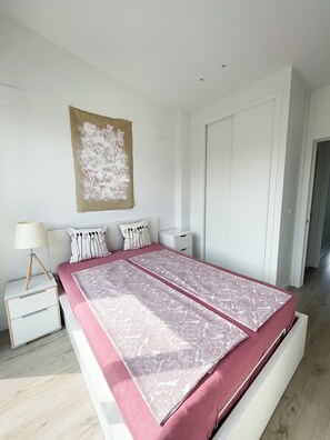 3 bedrooms, iron/ironing board, travel cot, free WiFi