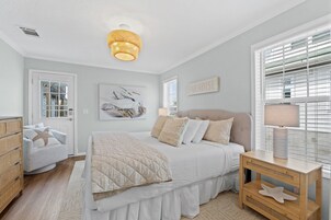 House, Partial Sea View | 3 bedrooms, laptop workspace, iron/ironing board, free WiFi