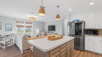 House, Partial Sea View | Private kitchen | Full-sized fridge, microwave, oven, stovetop