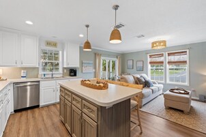 Full-sized fridge, microwave, oven, stovetop