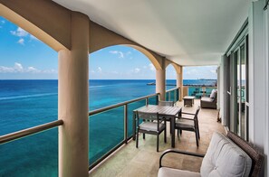 Outdoor dining - 2-Bedroom Oceanfront Condo w/Breathtaking Views – Your Dream Getaway in Cozumel (Cozumel)