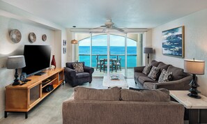 Smart TV - 2-Bedroom Oceanfront Condo w/Breathtaking Views – Your Dream Getaway in Cozumel (Cozumel)