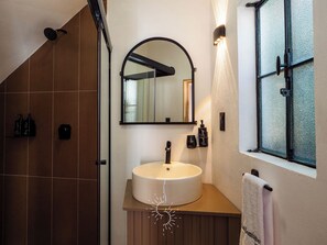 Master Suite with 2 balconies and mountain view | Badezimmer