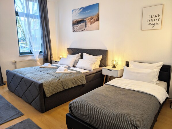 2 bedrooms, iron/ironing board, travel crib, free WiFi - CaSa Apartment East Field - 5 beds, family-friendly, fully equipped (Magdeburg)