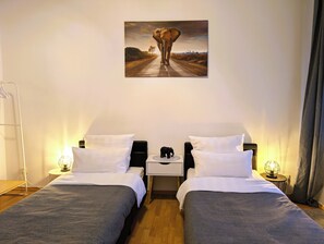 2 bedrooms, iron/ironing board, travel crib, free WiFi - CaSa Apartment East Field - 5 beds, family-friendly, fully equipped (Magdeburg)