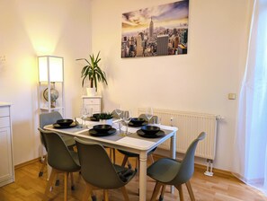 Dining - CaSa Apartment East Field - 5 beds, family-friendly, fully equipped (Magdeburg)