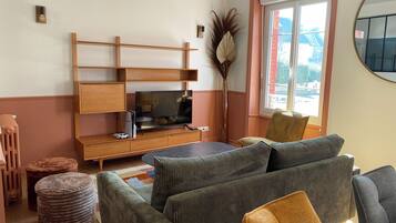 Télévision, table de tennis de table