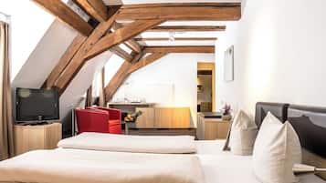 Double Room | Hypo-allergenic bedding, desk, free WiFi