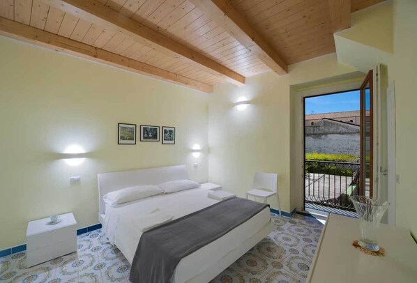 7 bedrooms, iron/ironing board, travel crib, internet