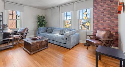 Capitol Hill Family Suite with a View + More