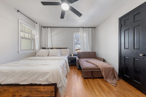 Capitol Hill Family Suite with a View + Free Parking + Elegant Dining