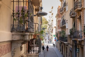 Unclassified image, 5 of 24, button