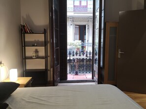 2 chambres, fer et planche à repasser, Wi-Fi gratuit, draps fournis