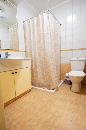 Bathroom - 4 Bed Paphos Villas - Coral Bay (040) (Peyia)