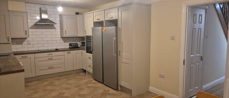 ميكروويف، فرن، غسالة أطباق، محمصة خبز