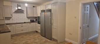 Spacious 6-bedroom house in charming Limerick with WiFi