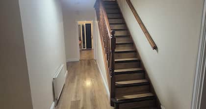 Spacious 6-bedroom house in charming Limerick with WiFi