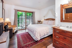 1 chambre, fer et planche à repasser