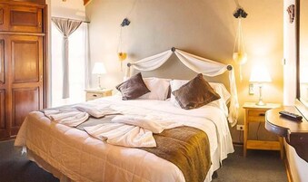 Presidential Apartment, Mountain View | 2 bedrooms, in-room safe, laptop workspace, blackout drapes