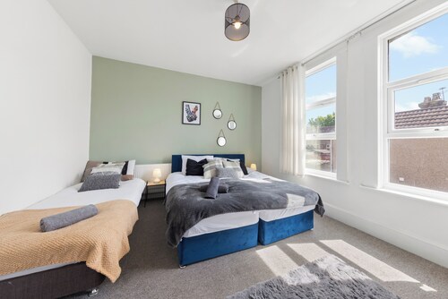 Modern Getaway in Gillingham