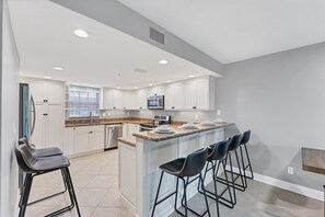 Apartment, Mehrere Betten, Balkon, Meerblick (MER50-7) | Eigene Küche | Wasserkocher mit Kaffee-/Teezubehör, Wasserkocher