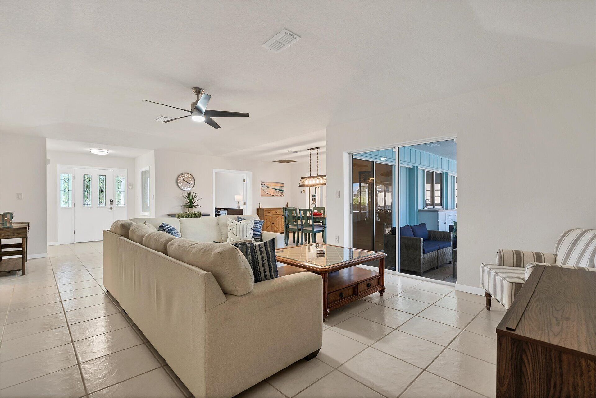 House, Multiple Beds, Pool Access, Pool View (SUR1406) | Living area