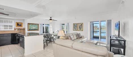 House, Multiple Beds, Pool Access, Pool View (CPD175) | Living area