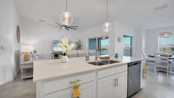 Kondominium, Beberapa Tempat Tidur, akses ke kolam renang, pemandangan samudra (HLB14261-1625) | Interior