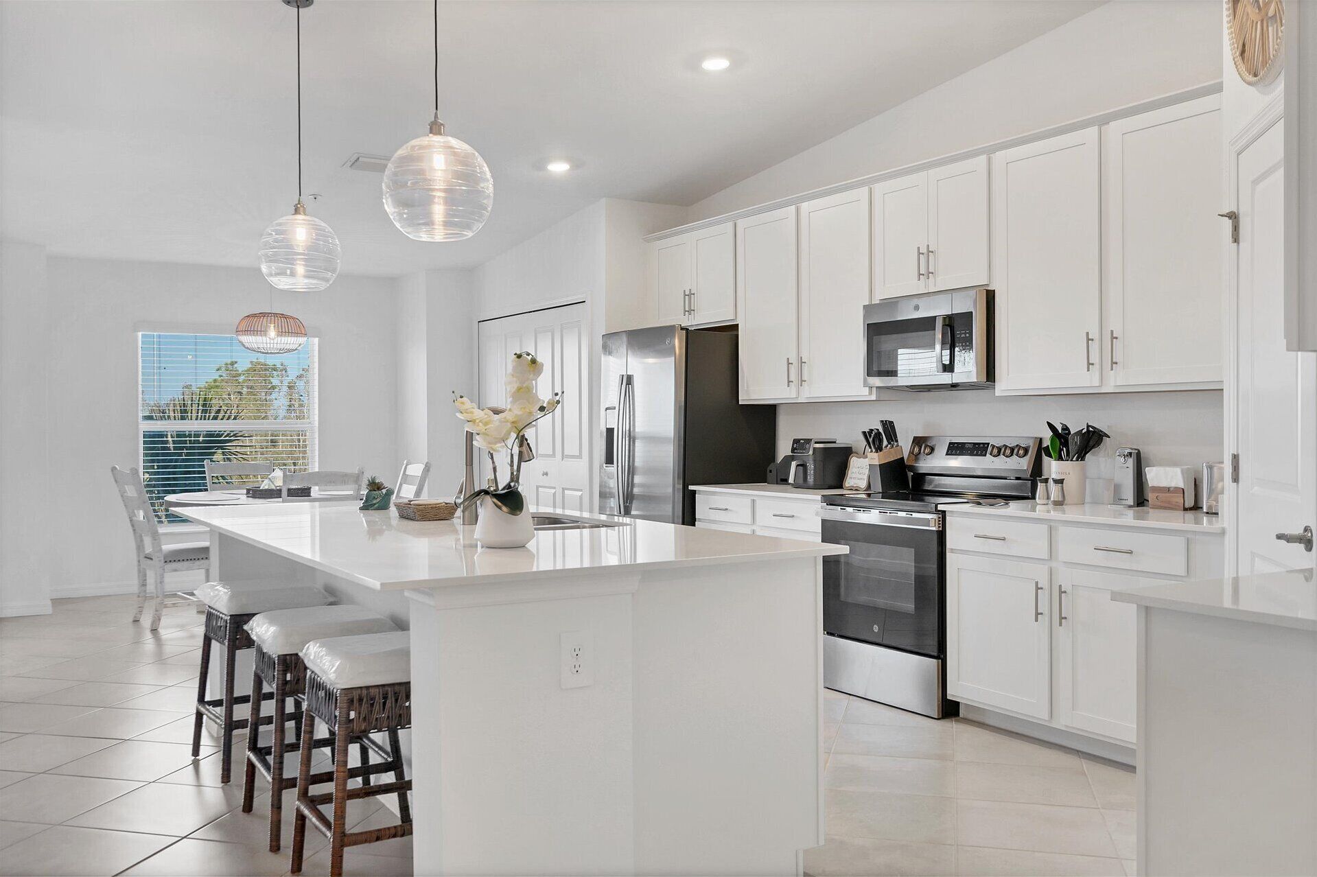 Condo, nhiều giường, có thể sử dụng hồ bơi, quang cảnh biển (HLB14261-1625) | Bếp riêng | Dụng cụ pha cà phê/trà, ấm điện 