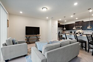 House, Multiple Beds, Pool Access, Pool View (BID1232) | Interior