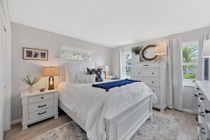 Hus - flera sängar - tillgång till pool - utsikt mot poolen (ECC2219) | 2 sovrum, individuell inredning, unika möbler och sängkläder